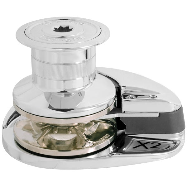 Lofrans ankerspil X2 krom set fra siden, monteret på en båd