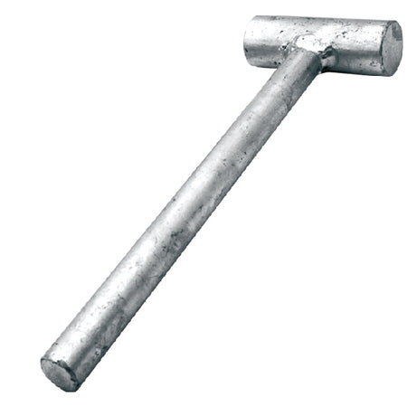 SeaTec hammer i galvaniseret stål stående på et værktøjsbord.