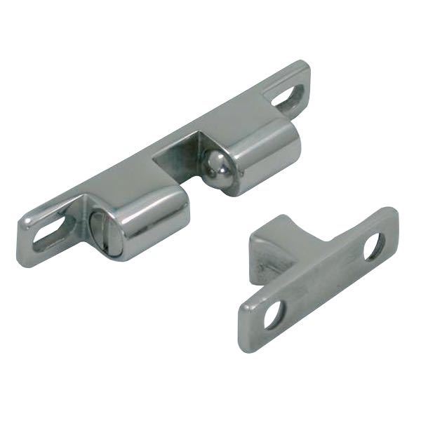SeaTec kuglelås RF 9x50mm set fra siden, klar til montering på båd.