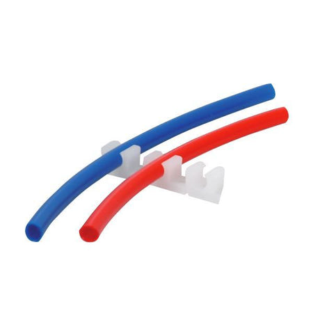SeaTec slangeholder til 12mm slange monteret på en båd