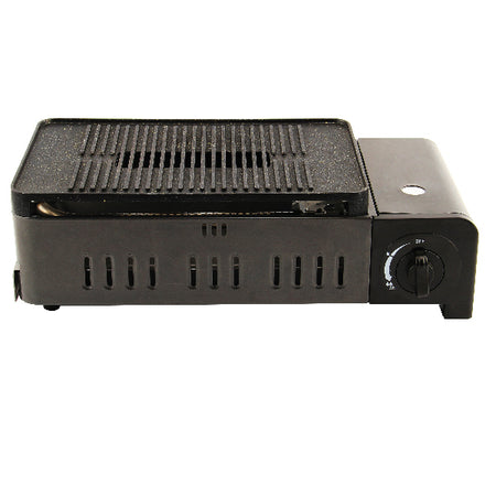 1852 gasgrill placeret på et bådforhold med baggrunden af havet