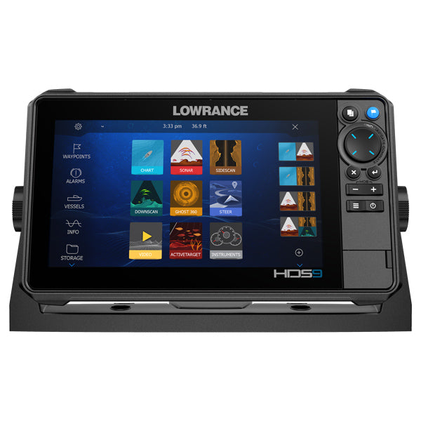 Lowrance HDS-9 PRO installeret i en bådkonsol, klart synligt.