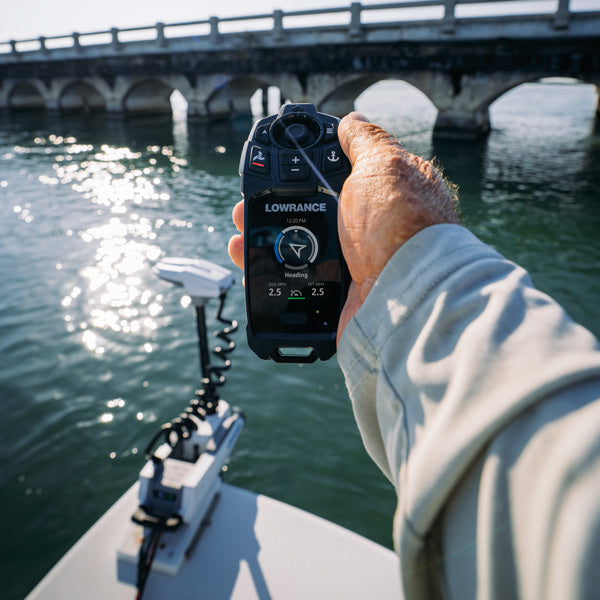Sidevisning af Lowrance RECON trolling motor