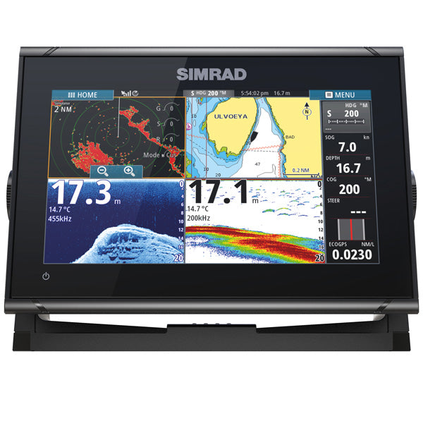 Simrad GO9 XSE kortplotter set fra siden med HDI hæktransducer.