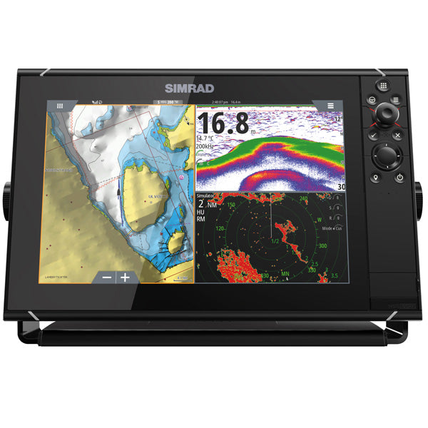 Simrad nss evo3 7 kombi instrument set op på en bådkonsol