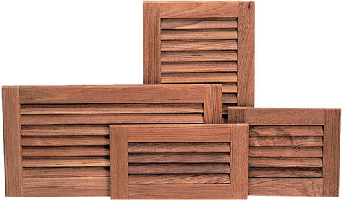 Roca ventilationsrist i teak monteret i bådinteriør