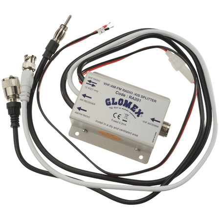 Glomex RA201 VHF/AM-FM/AIS splitter set forfra, med tilslutninger.