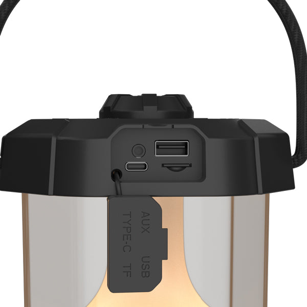 Bordlampe 1852 i brug på båd med hyggeligt lys