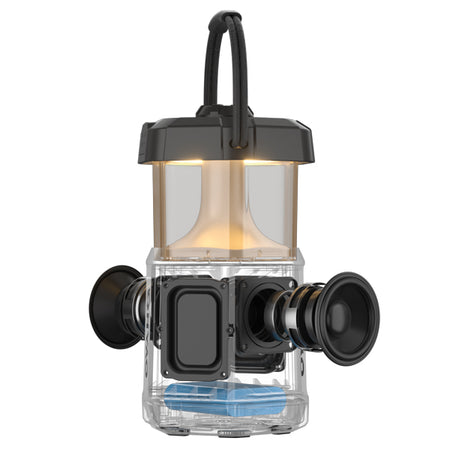 1852 bordlampe placeret på båd med stille havudsigt