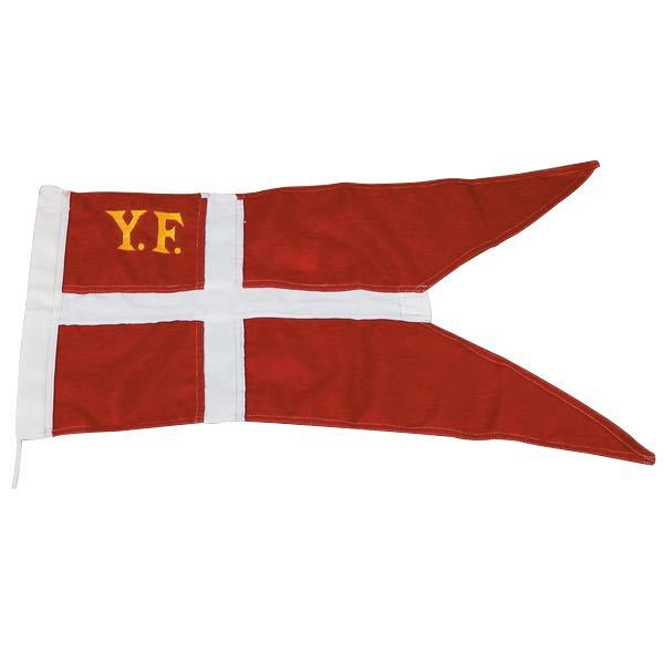 1852 yachtflag, der blafrer i vinden med snor vist i detalje.