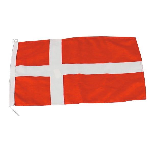 Gæsteflag Danmark 30x45 cm fra 1852, flot hængende fra bådens stående rig.
