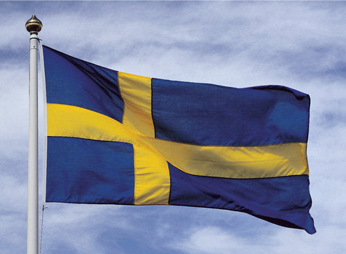 Adela svensk flag i alpint design, klar til ophængning på båd.