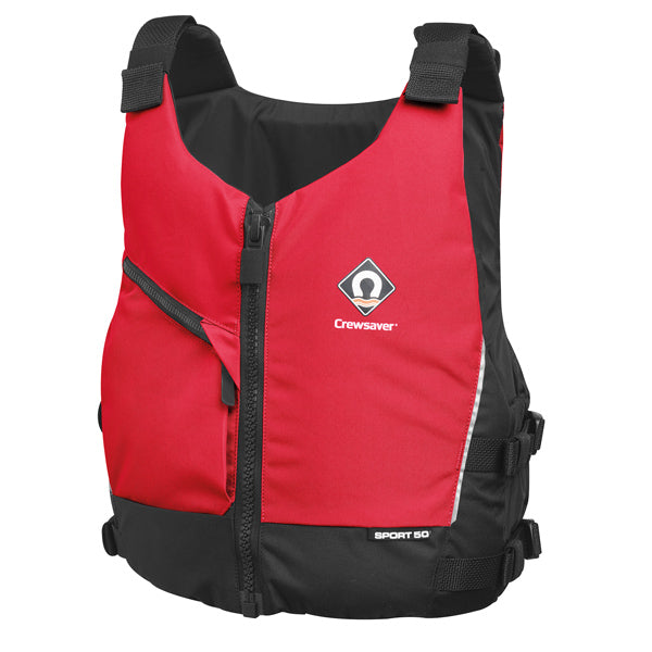 Crewsaver Sport 50N flydevest i brug af en sejler på vandet