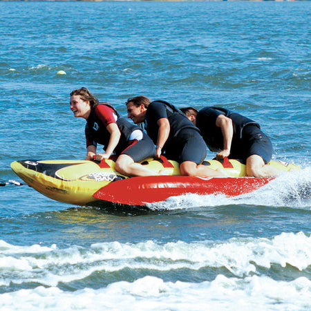 1852 Tube 3p Banana Rocket i brug med 3 personer, der griner