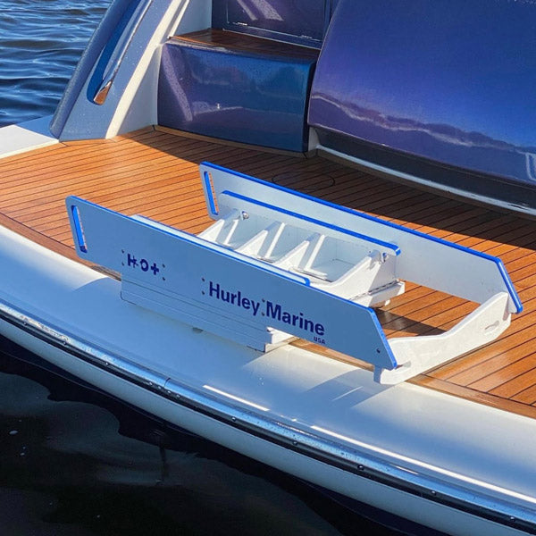 Sidevisning af Hurley Davit H3O+ med last