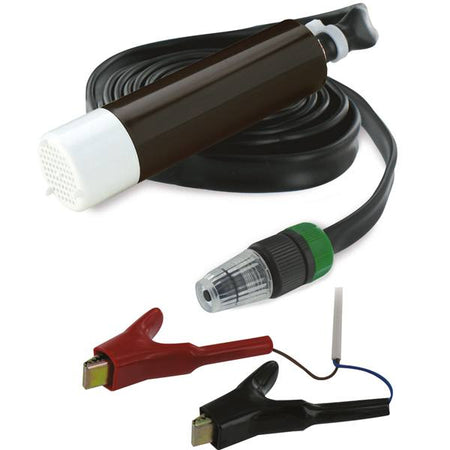 Rule dykpumpe kit 12V i marinekontekst, klar til installation på båd.