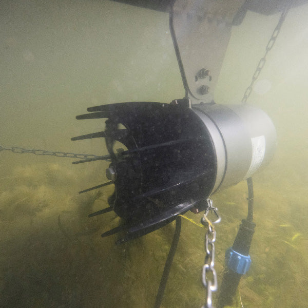 Frontvisning af Kasco Aquaticlear Circulator 1/2hk med tilslutningskabel.