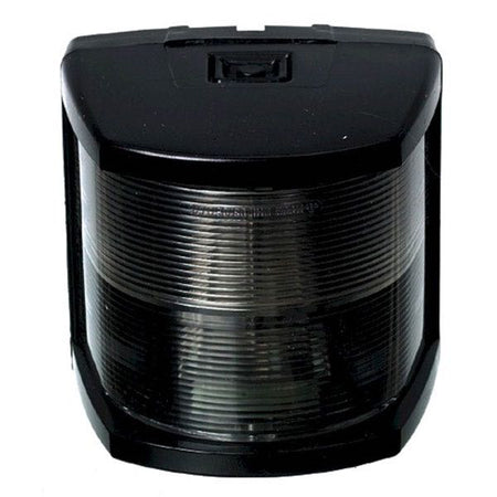 Hella agterlanterne i sort plast, 107 mm, vist fra siden.
