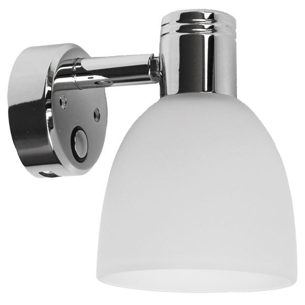 Casolux Martha væglampe monteret på væg i bådinteriør
