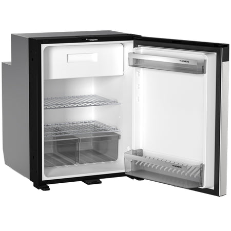 Dometic køleskab NRX0050S monteret på båd med indhold