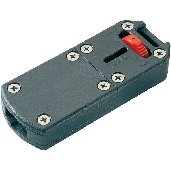 Ronstan Battenadjuster 22mm, vist fra siden med fokus på detaljerne