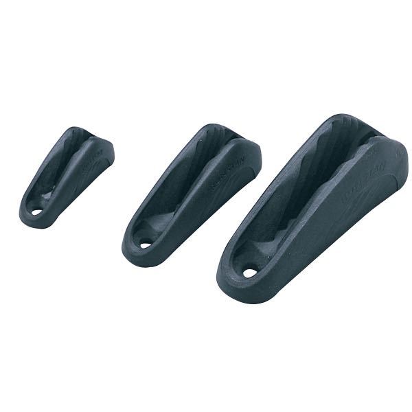 Ronstan V-cleat i brug på en båd med Ø5-8mm tov
