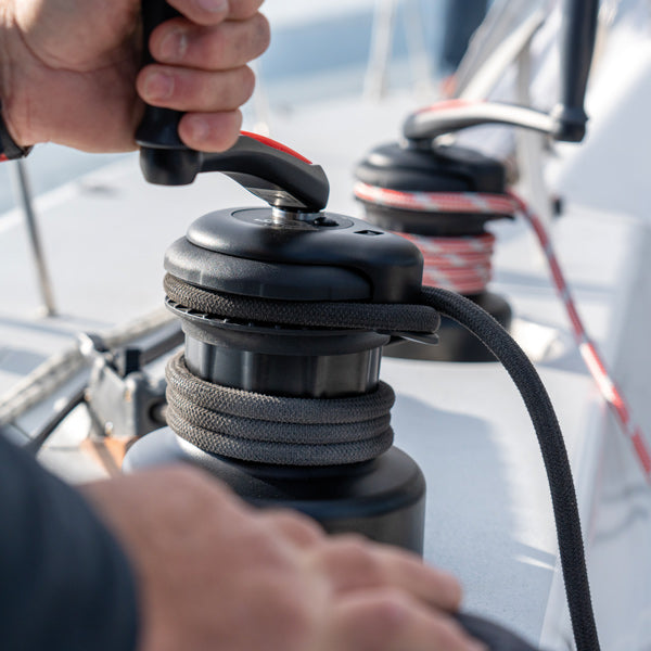 Ronstan spil 45 QT Orbit i tæt zoom, viser gearsystemet.