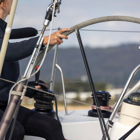 Ronstan spil 50 QT Orbit installeret på båd, klar til brug