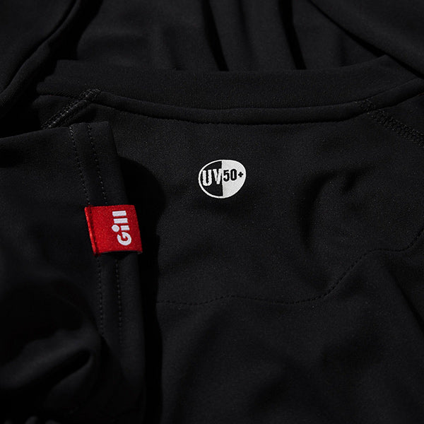T-shirten på en båd, ideel til beskyttelse mod UV-stråler