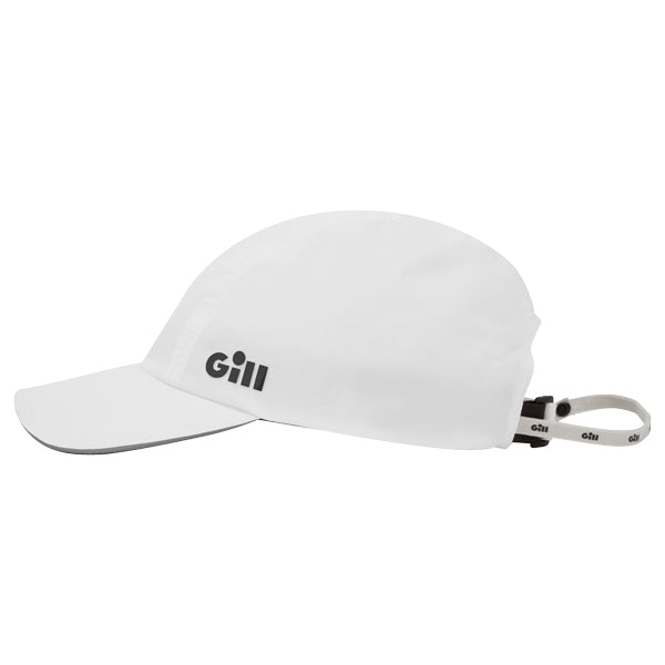 Gill 151 Regatta Cap i hvid set forfra, med logo på fronten.