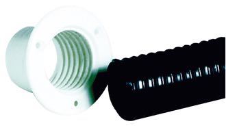 Styrkabel gennemføring fra SeaTec i plast, Ø100mm, monteret på båd med kontrolkabler.