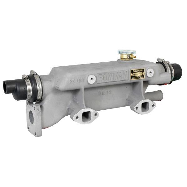 Bowman manifold/varmeveksler til Perkins motor set fra siden.