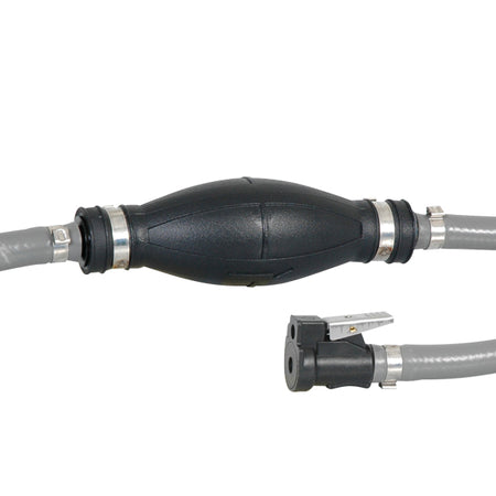 SeaTec slangesæt med pumpebold til Yamaha 98-E10, vist fra siden.