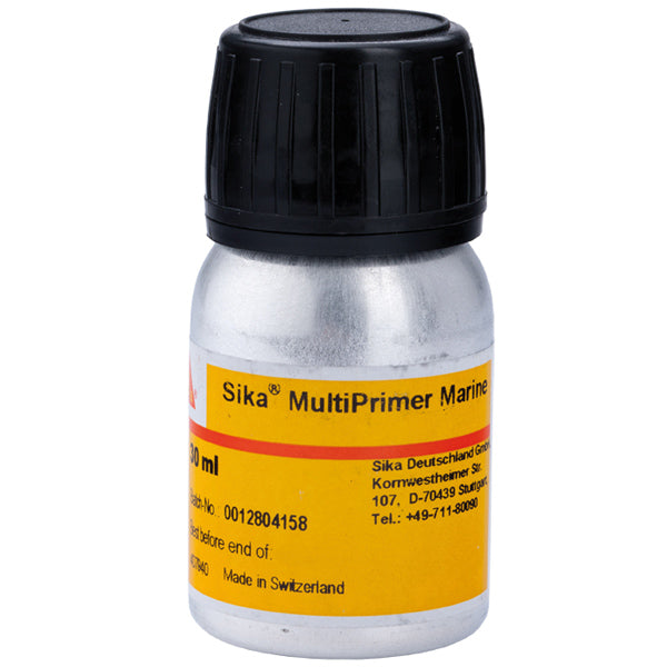 Sika MultiPrimer Marine 1000 ml stående på en værkstedshylde