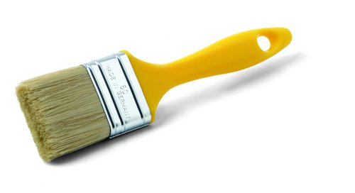 SeaTec flad pensel 80mm med kunststoffskaft i brug, maler en båd