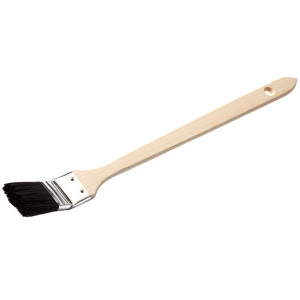 SeaTec radiatorpensel i brug, maler en radiator