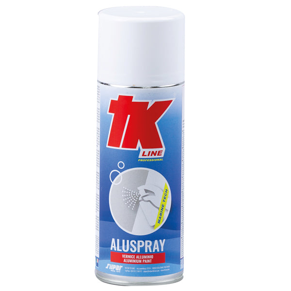TK Line Aluspray anvendt på en bådmotor, der skinner i solen.