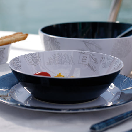 Funktionel salatskål og bestik fra Marine Business dekoreret med maritimt design