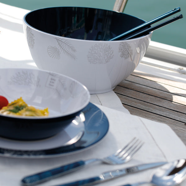 Marine Business Living salatskål i brug med servering af salat om bord