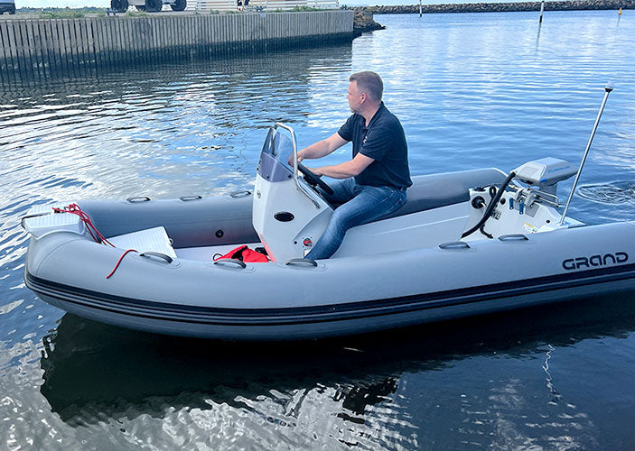 Epropulsion Navy 3.0 EVO i brug under sejlads