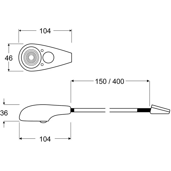 Hella kortlampe 40cm i brug, viser lysfordeling i bådinteriør.