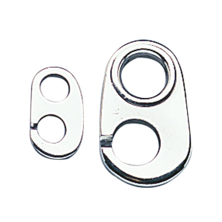 Ronstan Patent krog RF 7x24mm monteret på en sjækel til marinetilbehør.