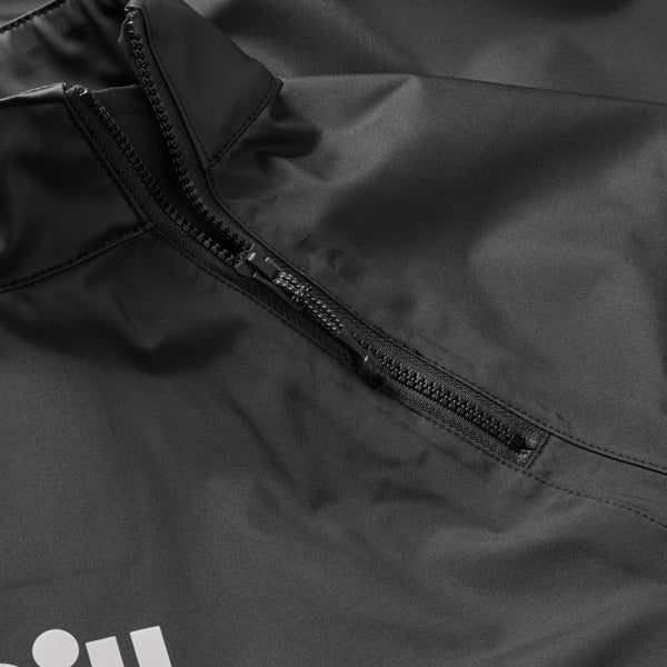 Gill V102S Verso Lite smock i brug på båd med sejlere