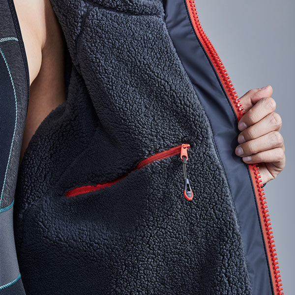 Gill Aqua Parka jakke foldet sammen for opbevaring